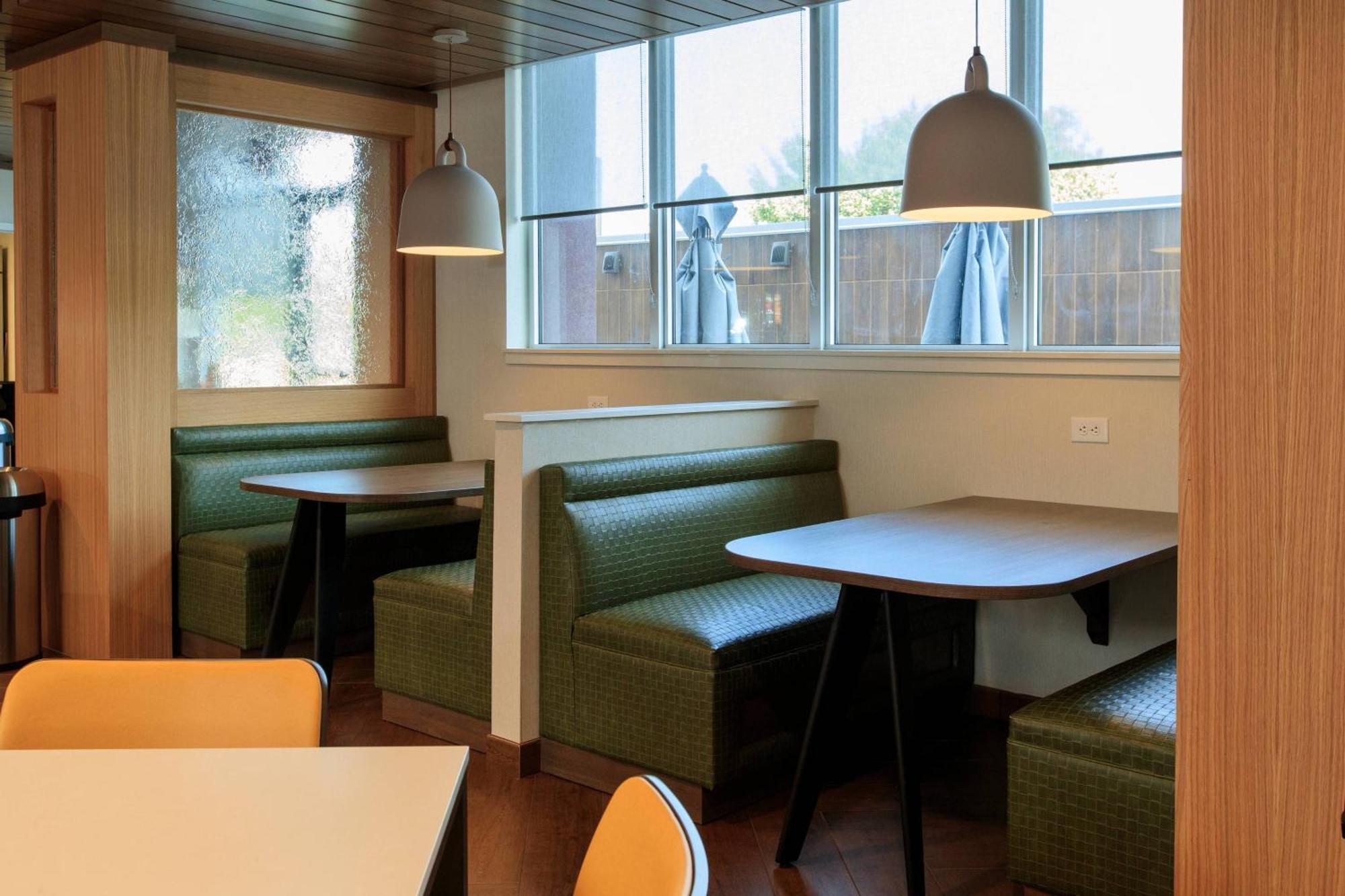 Hotel Fairfield & By Marriott Philadelphia Valley Forge/great Valley