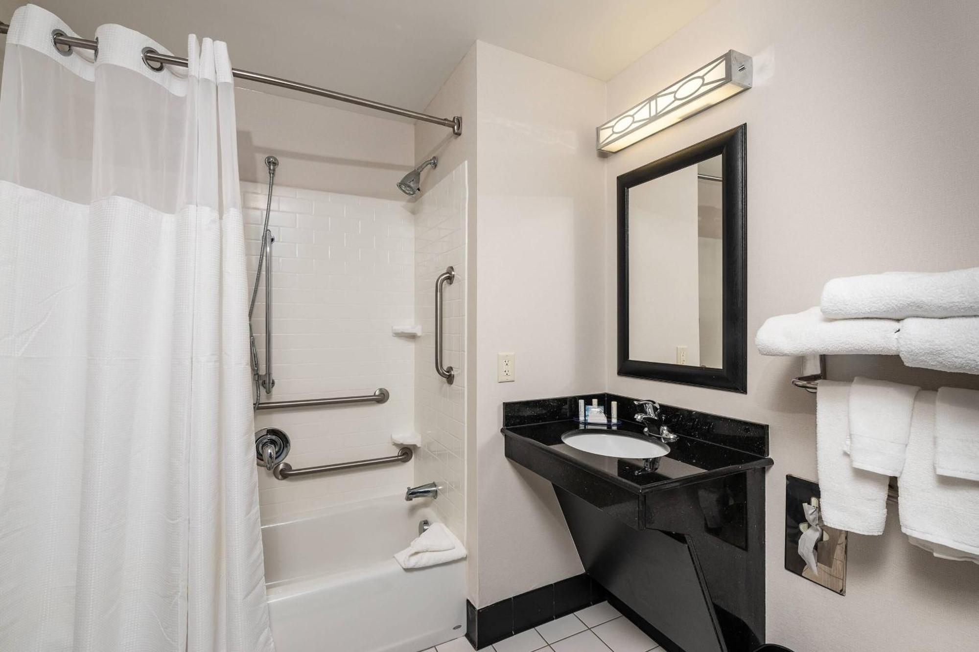 Hotel Fairfield & By Marriott Philadelphia Valley Forge/great Valley